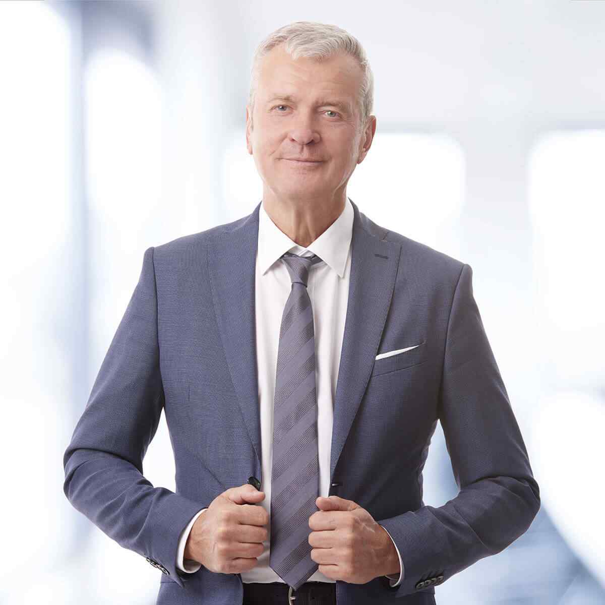 https://velfocus.com/wp-content/uploads/2019/04/img-people-01.jpg